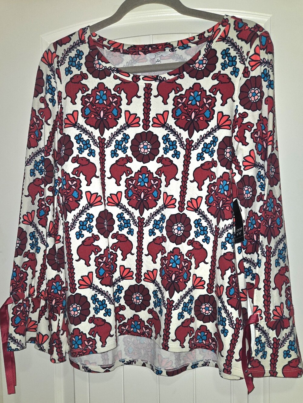 NWT Women’s Cream Floral & Elephant Print Long-Sleeve Top